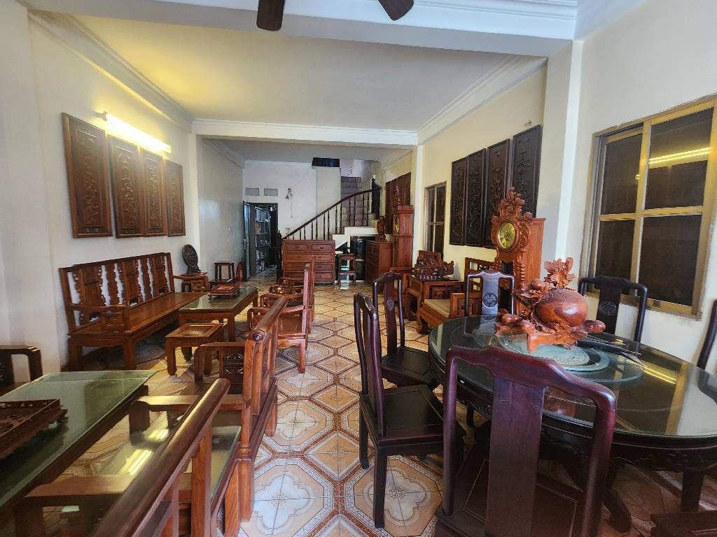 Bán nhà Âu Cơ - diện tích 77m2 3 tầng - Mặt phố kinh doanh sầm uất - giá 25 tỷ