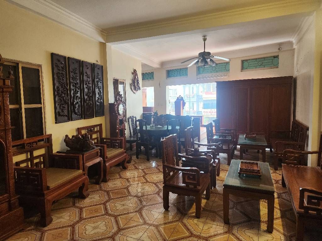 Bán nhà Âu Cơ - diện tích 77m2 3 tầng - Mặt phố kinh doanh sầm uất - giá 25 tỷ