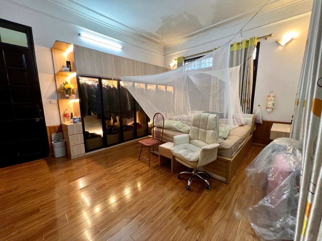 Bán nhà Nguyễn Trãi - diện tích 215m2 2 tầng - Lô góc - giá 58 tỷ