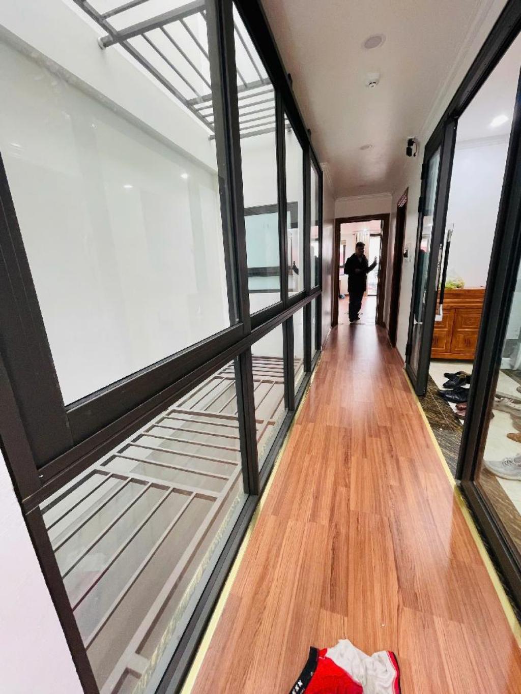 Bán nhà Yên Lạc - diện tích 150m2 7 tầng - Ô TÔ TẢI VÀO NHÀ - giá 52,5 tỷ