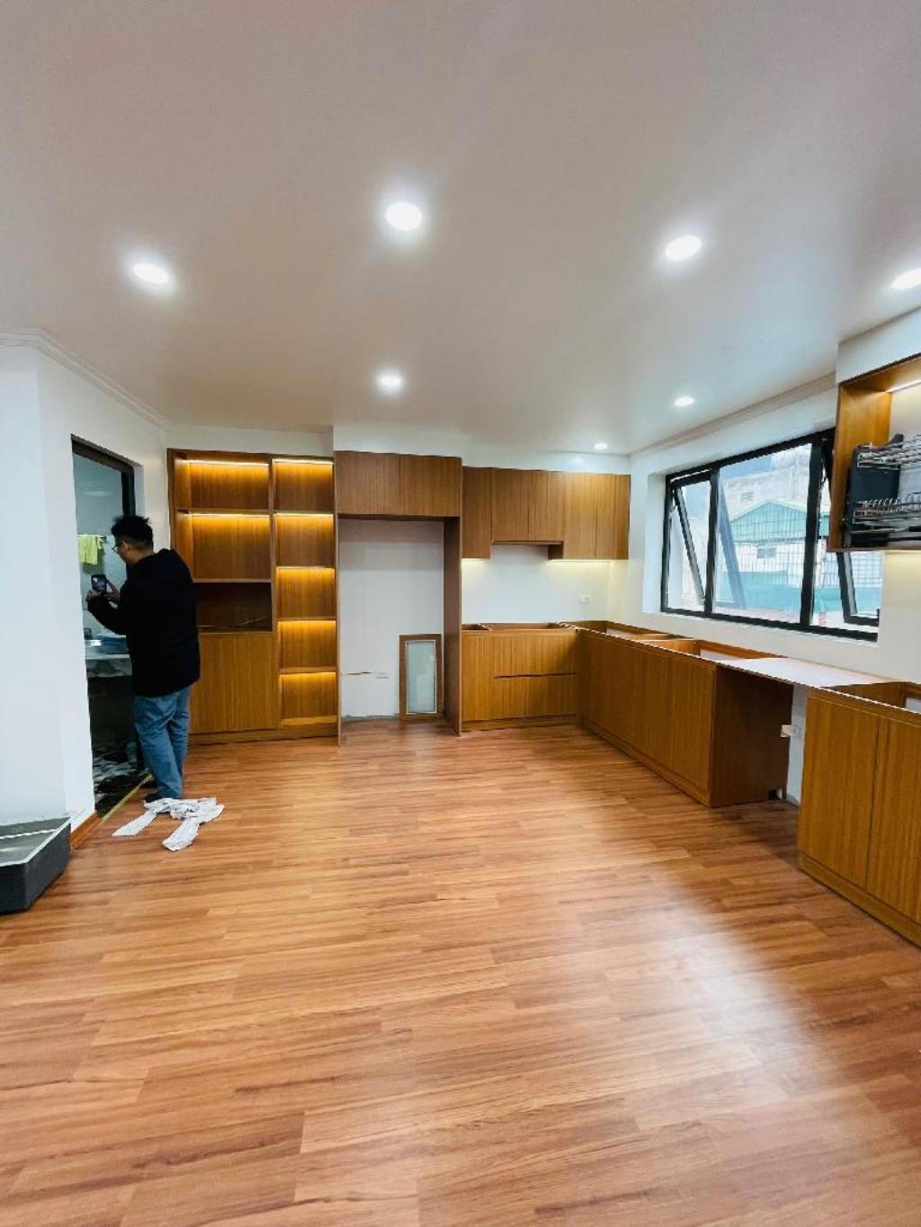 Bán nhà Yên Lạc - diện tích 150m2 7 tầng - Ô TÔ TẢI VÀO NHÀ - giá 52,5 tỷ