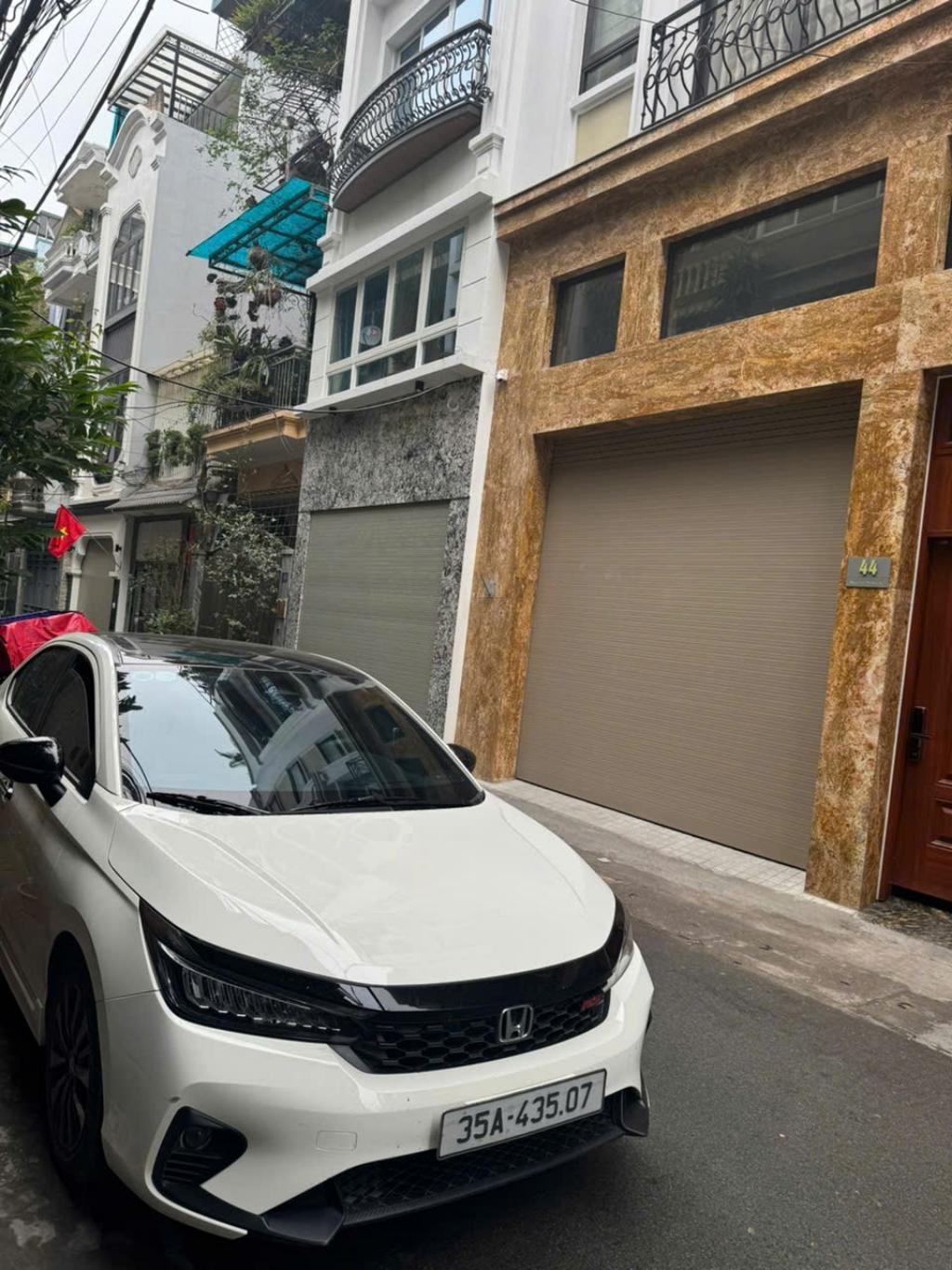 Bán nhà Yên Lạc - diện tích 150m2 7 tầng - Ô TÔ TẢI VÀO NHÀ - giá 52,5 tỷ