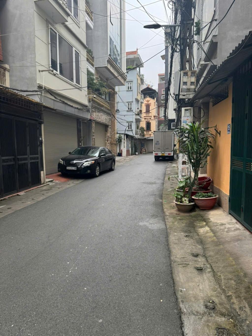 Bán nhà Yên Lạc - diện tích 150m2 7 tầng - Ô TÔ TẢI VÀO NHÀ - giá 52,5 tỷ