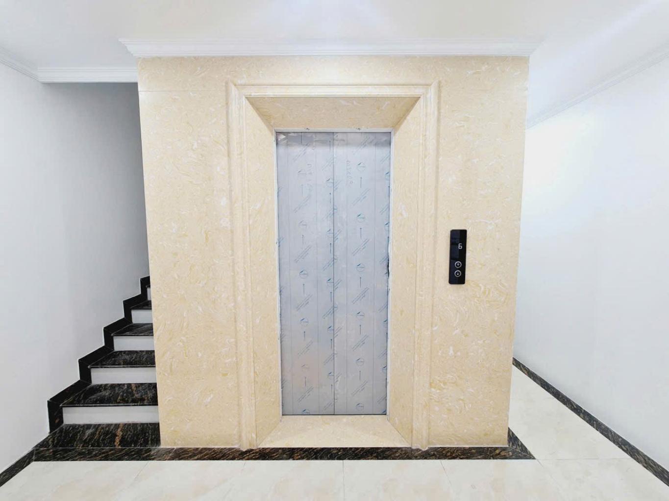 Bán nhà Yên Lạc - diện tích 150m2 7 tầng - Ô TÔ TẢI VÀO NHÀ - giá 52,5 tỷ