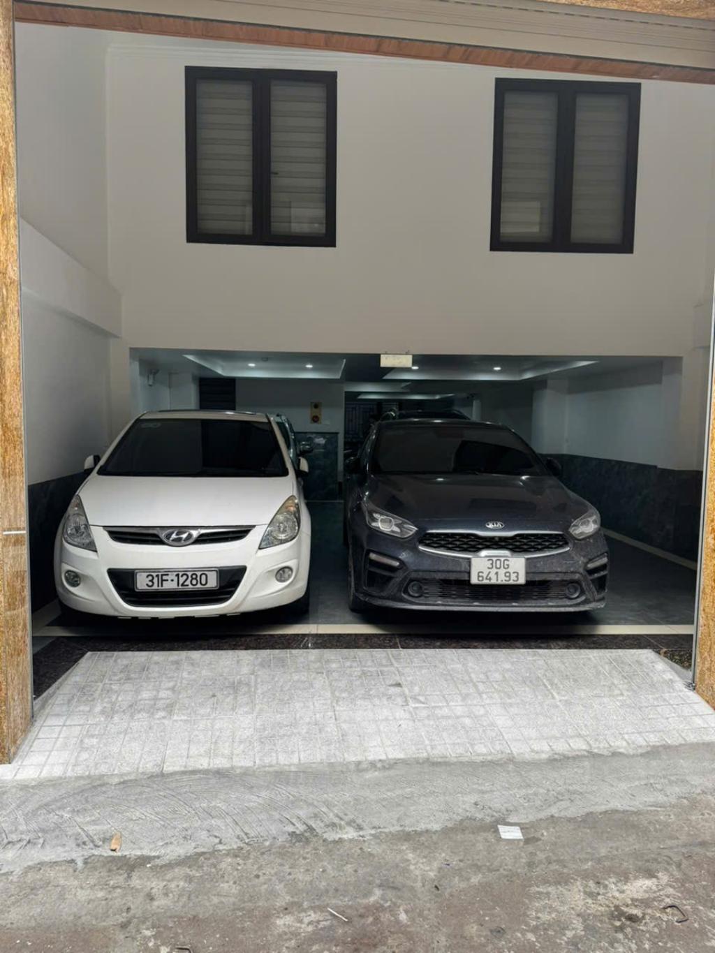 Bán nhà Yên Lạc - diện tích 150m2 7 tầng - Ô TÔ TẢI VÀO NHÀ - giá 52,5 tỷ