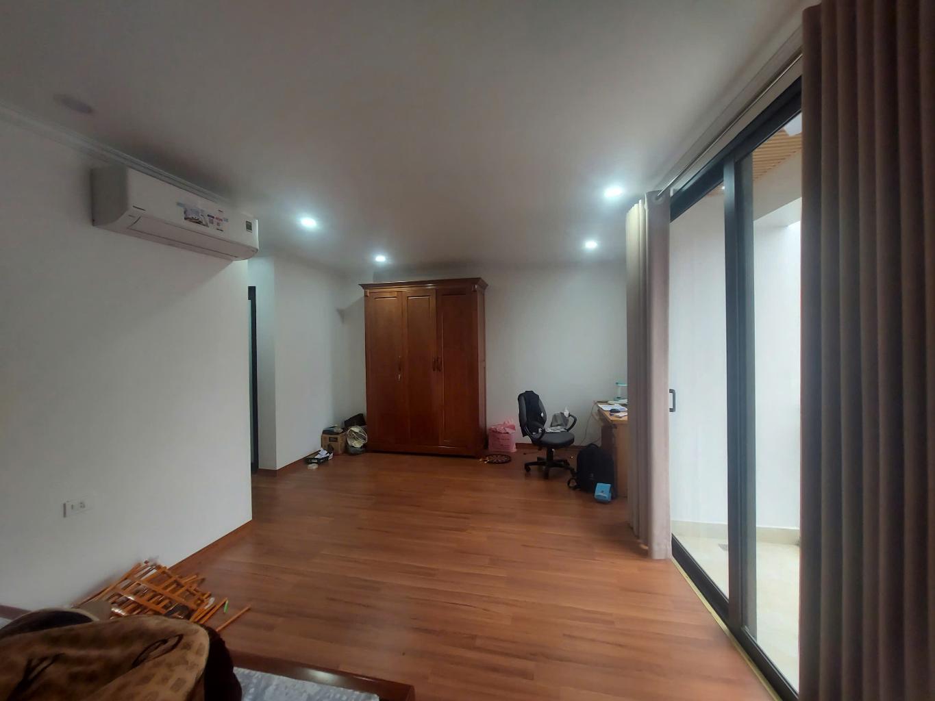 Bán nhà Yên Lạc - diện tích 150m2 7 tầng - Ô TÔ TẢI VÀO NHÀ - giá 52,5 tỷ