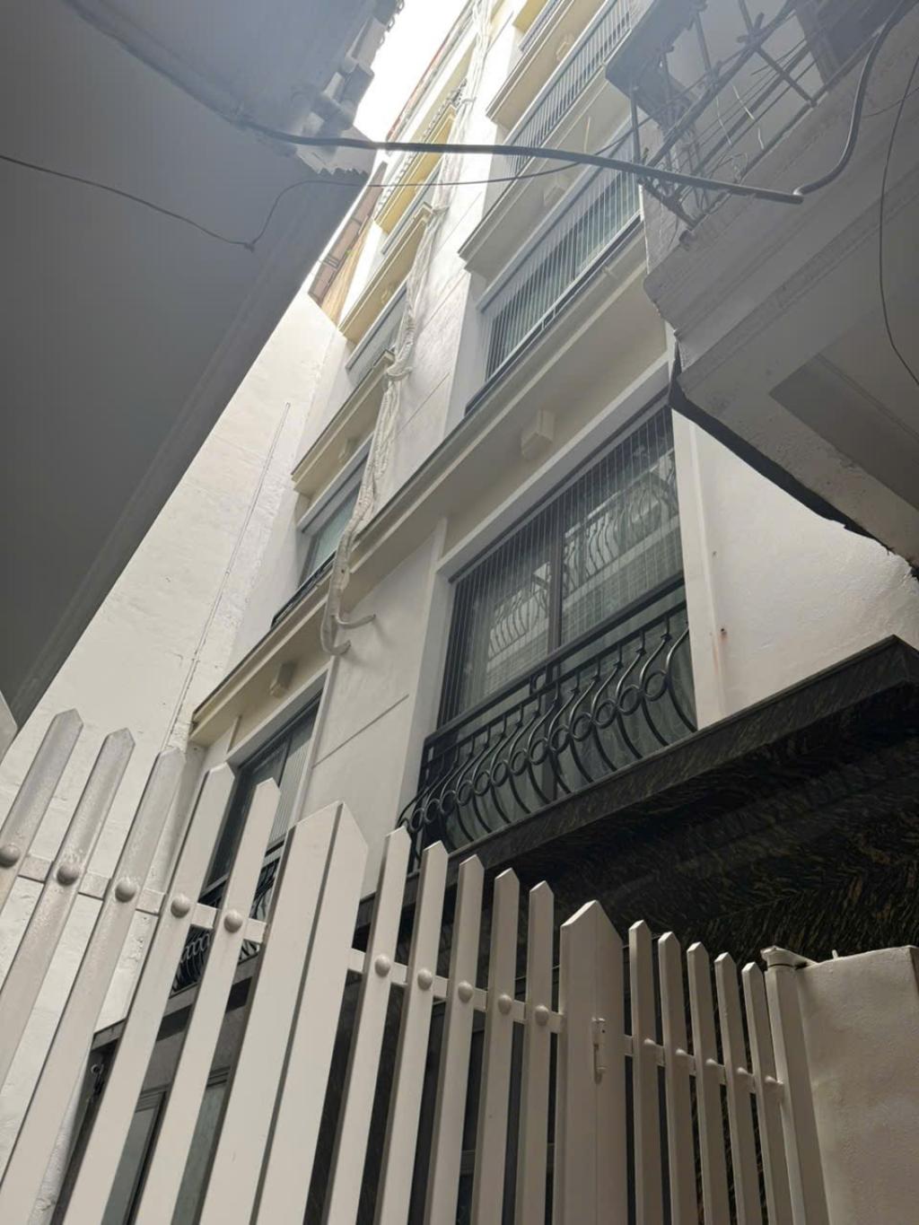 Bán nhà Yên Lạc - diện tích 150m2 7 tầng - Ô TÔ TẢI VÀO NHÀ - giá 52,5 tỷ