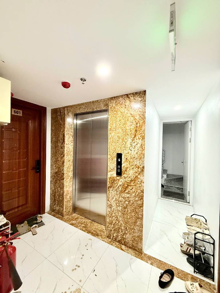 Bán nhà Khương Trung - diện tích 112m2 8 tầng - ô tô vào nhà - giá 37 tỷ