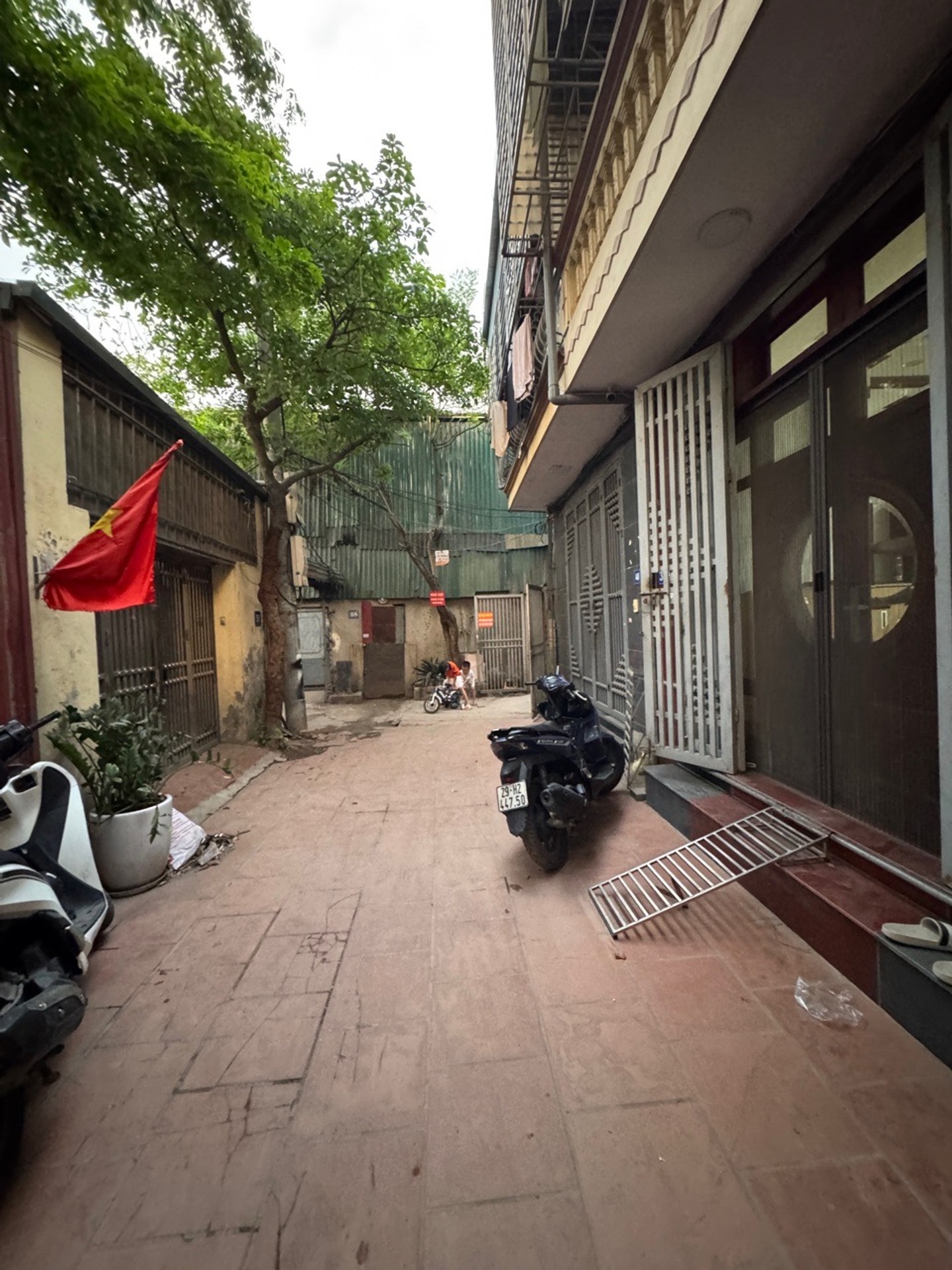 Bán nhà Lê Trọng Tấn - diện tích 60m2 2 tầng - Ô tô đỗ cửa - giá 3,5 tỷ