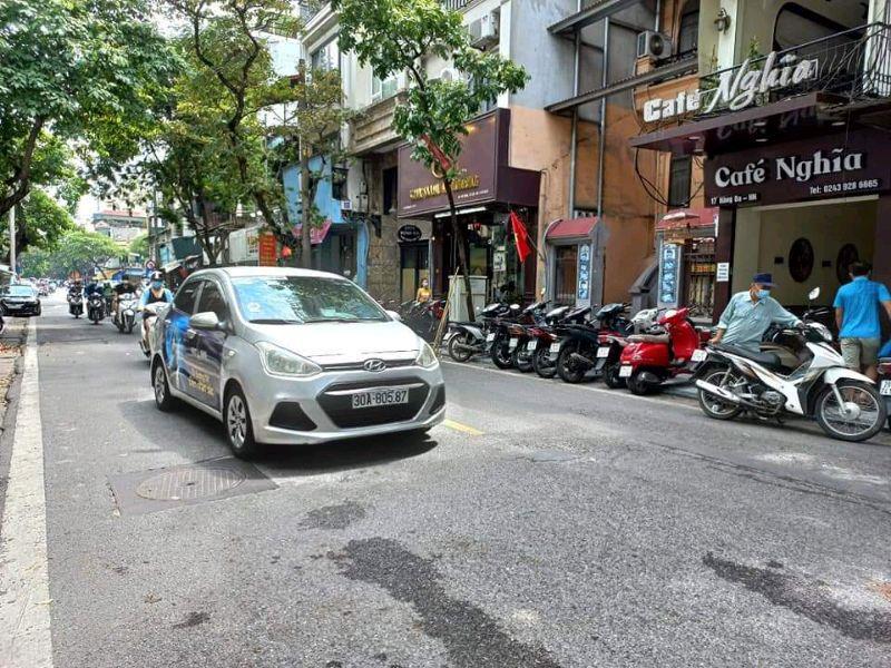 Bán nhà Hàng Hành - diện tích 140m2 4 tầng - Mặt tiền rộng - giá 120 tỷ