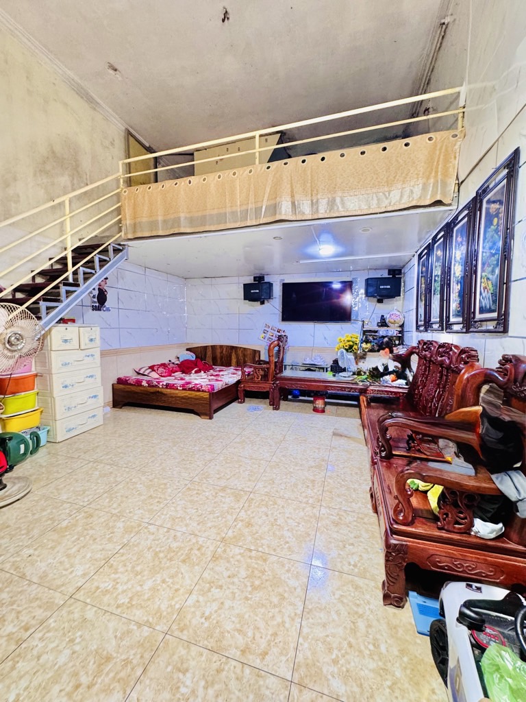 Bán nhà Hoàng Mai - diện tích 70m2 2.5 tầng - Gần trường chợ - giá 6,38 tỷ