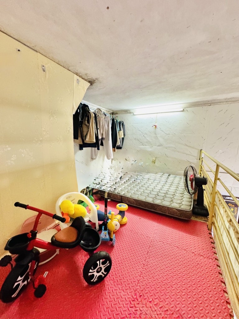 Bán nhà Hoàng Mai - diện tích 70m2 2.5 tầng - Gần trường chợ - giá 6,38 tỷ
