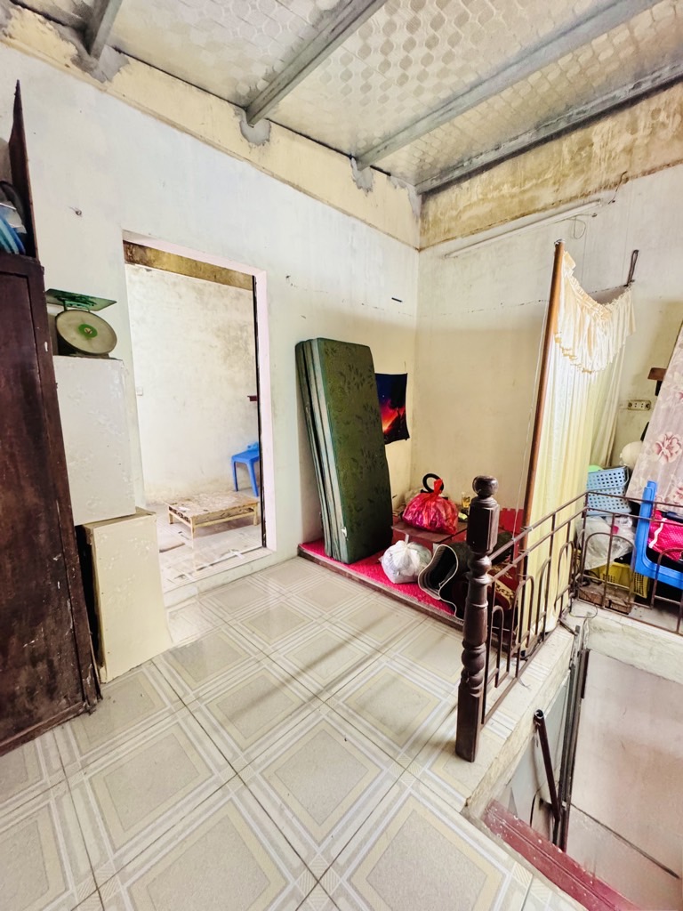 Bán nhà Hoàng Mai - diện tích 70m2 2.5 tầng - Gần trường chợ - giá 6,38 tỷ