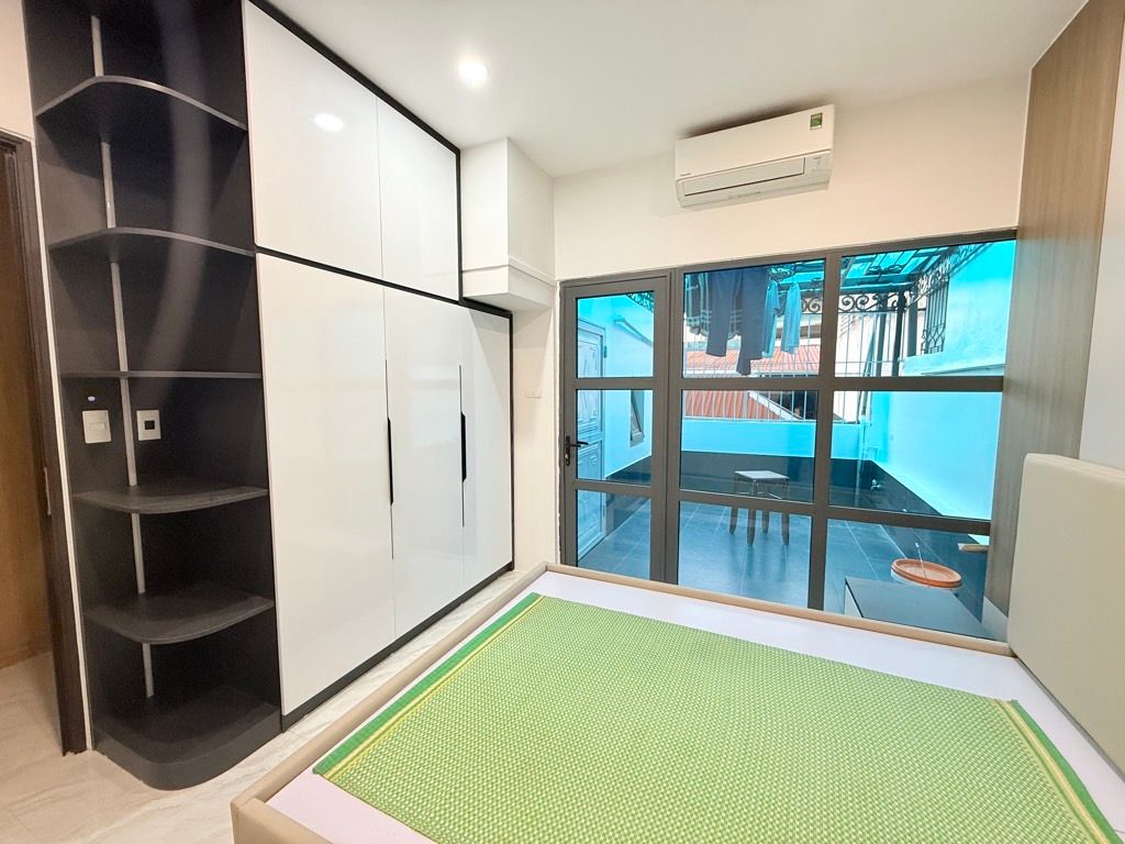 Bán nhà Hoàng Mai - diện tích 58m2 4 tầng - Ô tô đỗ tránh - giá 16 tỷ