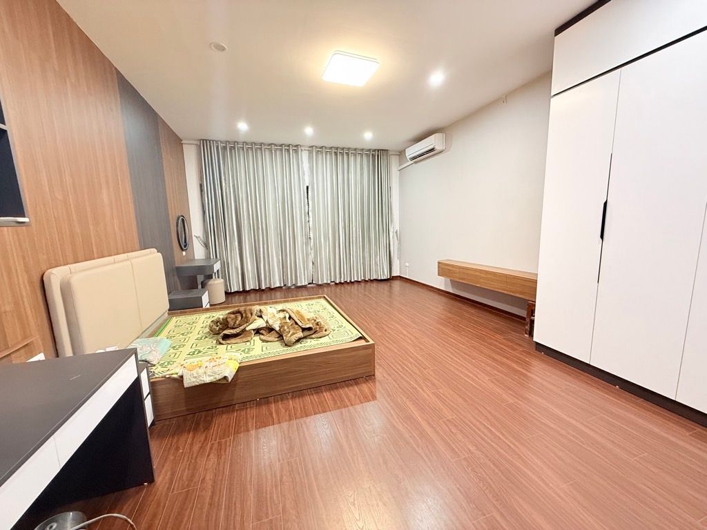 Bán nhà Hoàng Mai - diện tích 58m2 4 tầng - Ô tô đỗ tránh - giá 16 tỷ