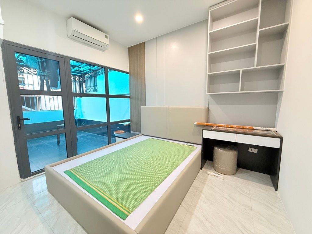 Bán nhà Hoàng Mai - diện tích 58m2 4 tầng - Ô tô đỗ tránh - giá 16 tỷ
