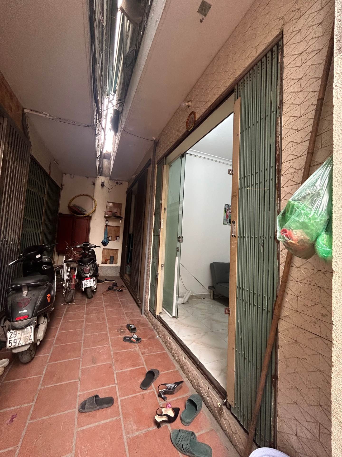Bán nhà Đông Thiên - diện tích 30m2 2 tầng - Nhà đẹp, ngõ thông - giá 2,65 tỷ