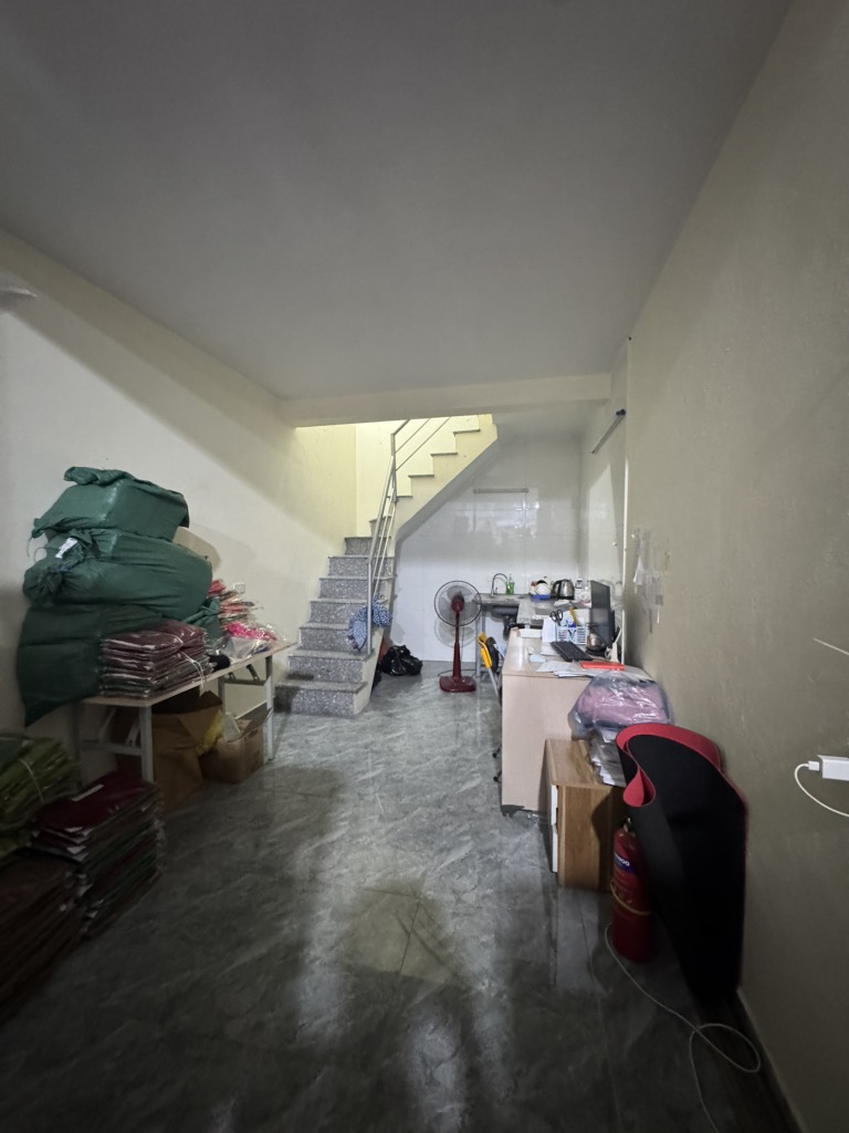 Bán nhà Vĩnh Hưng - diện tích 100m2 2 tầng - Vị trí đẹp, ngõ thông xe hơi - giá 9,8 tỷ