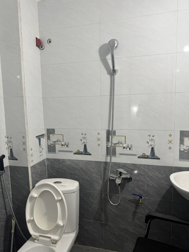 Bán nhà Vĩnh Hưng - diện tích 100m2 2 tầng - Vị trí đẹp, ngõ thông xe hơi - giá 9,8 tỷ