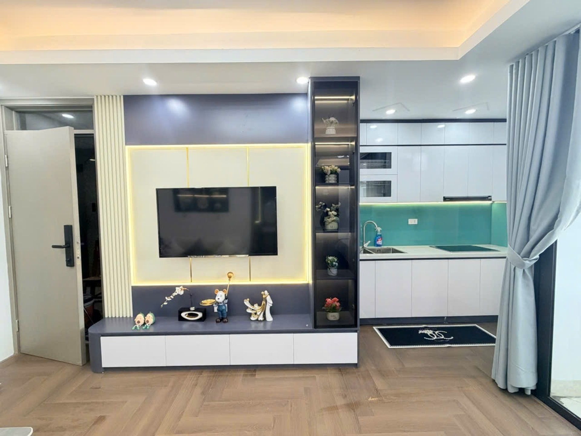 Bán nhà Khương Đình - diện tích 50m2 8 tầng - Mặt Phố Chính Xe Buyt đỗ - giá 2,3 tỷ