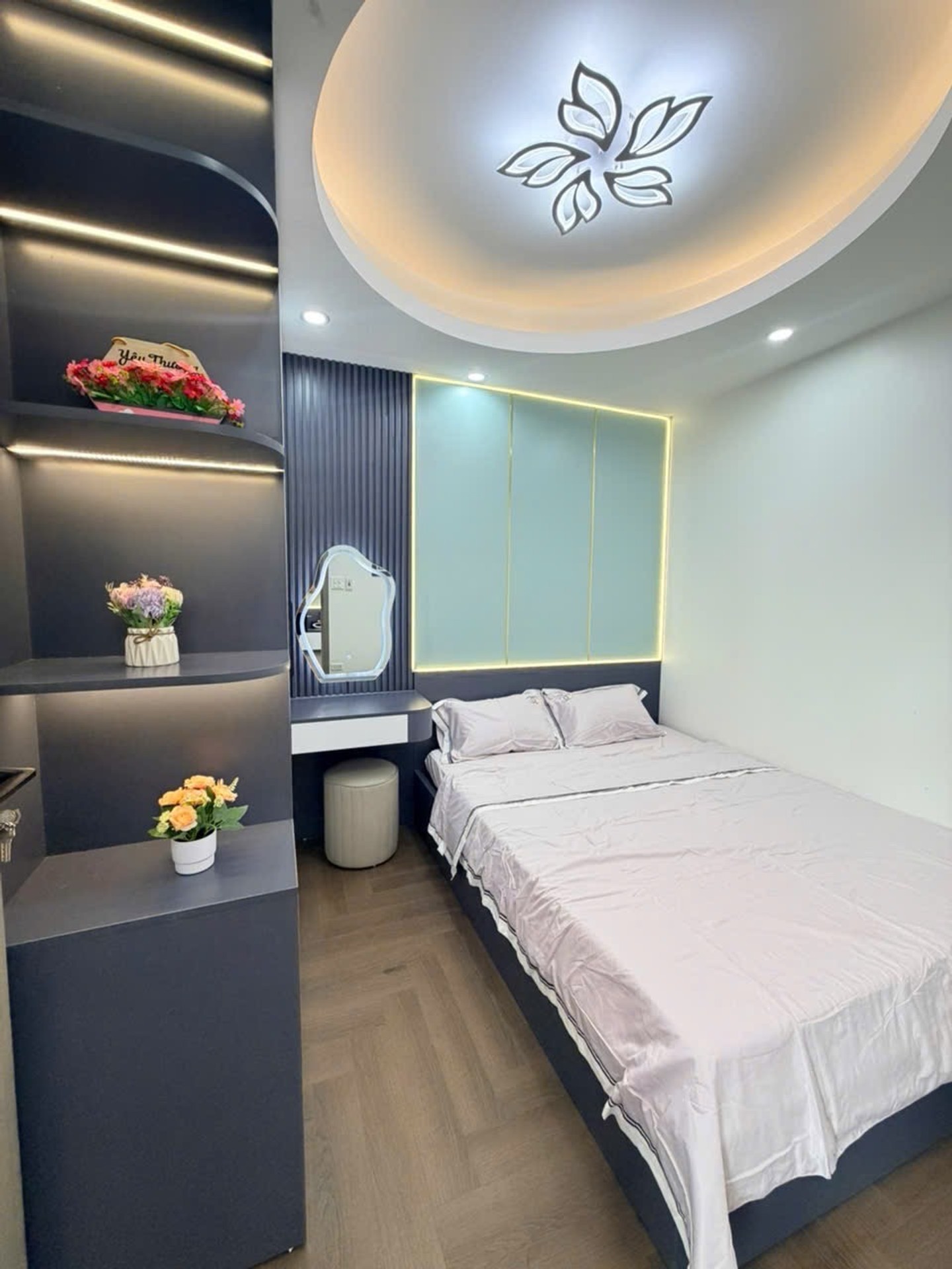 Bán nhà Khương Đình - diện tích 50m2 8 tầng - Mặt Phố Chính Xe Buyt đỗ - giá 2,3 tỷ