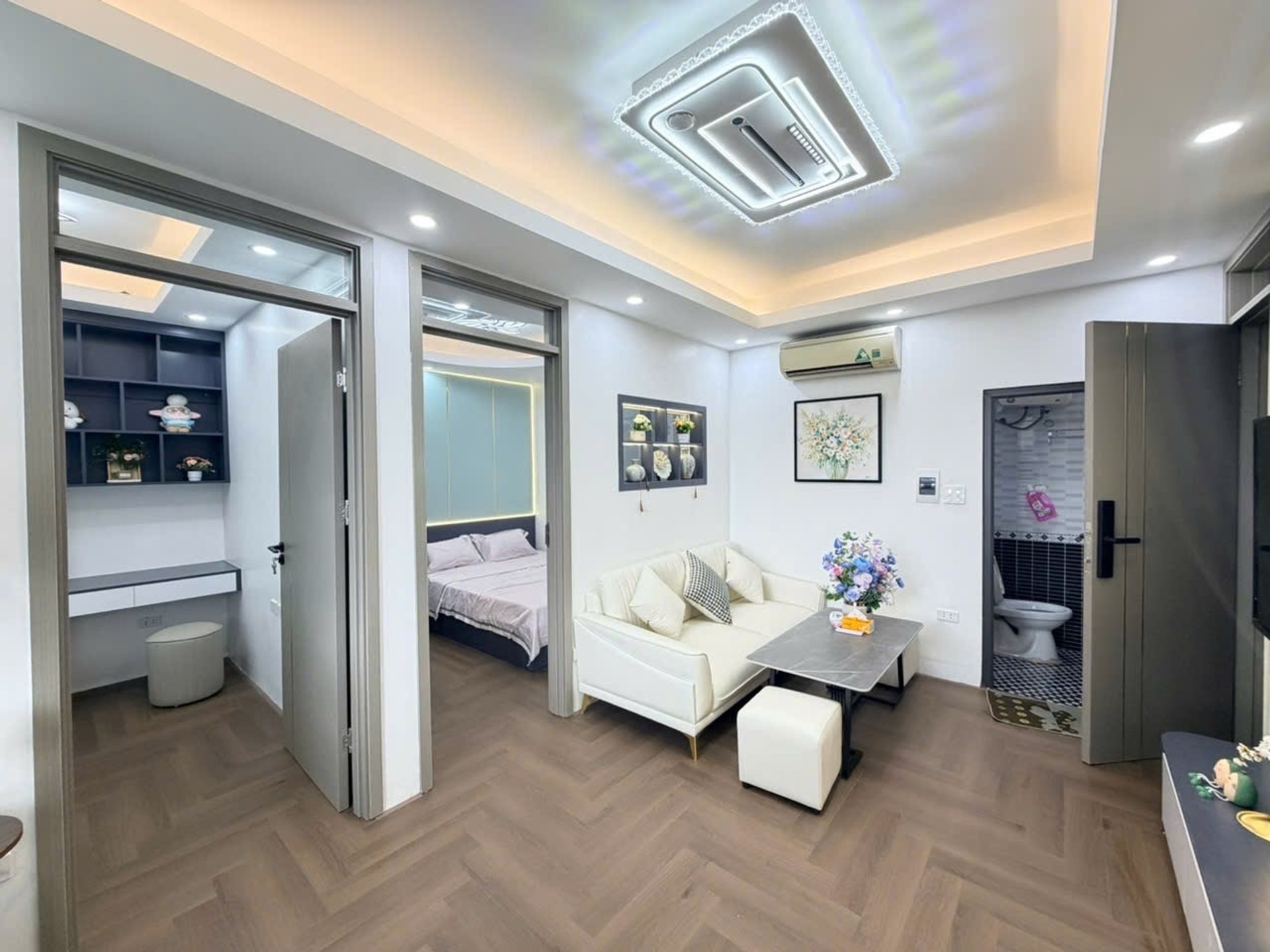 Bán nhà Khương Đình - diện tích 50m2 8 tầng - Mặt Phố Chính Xe Buyt đỗ - giá 2,3 tỷ