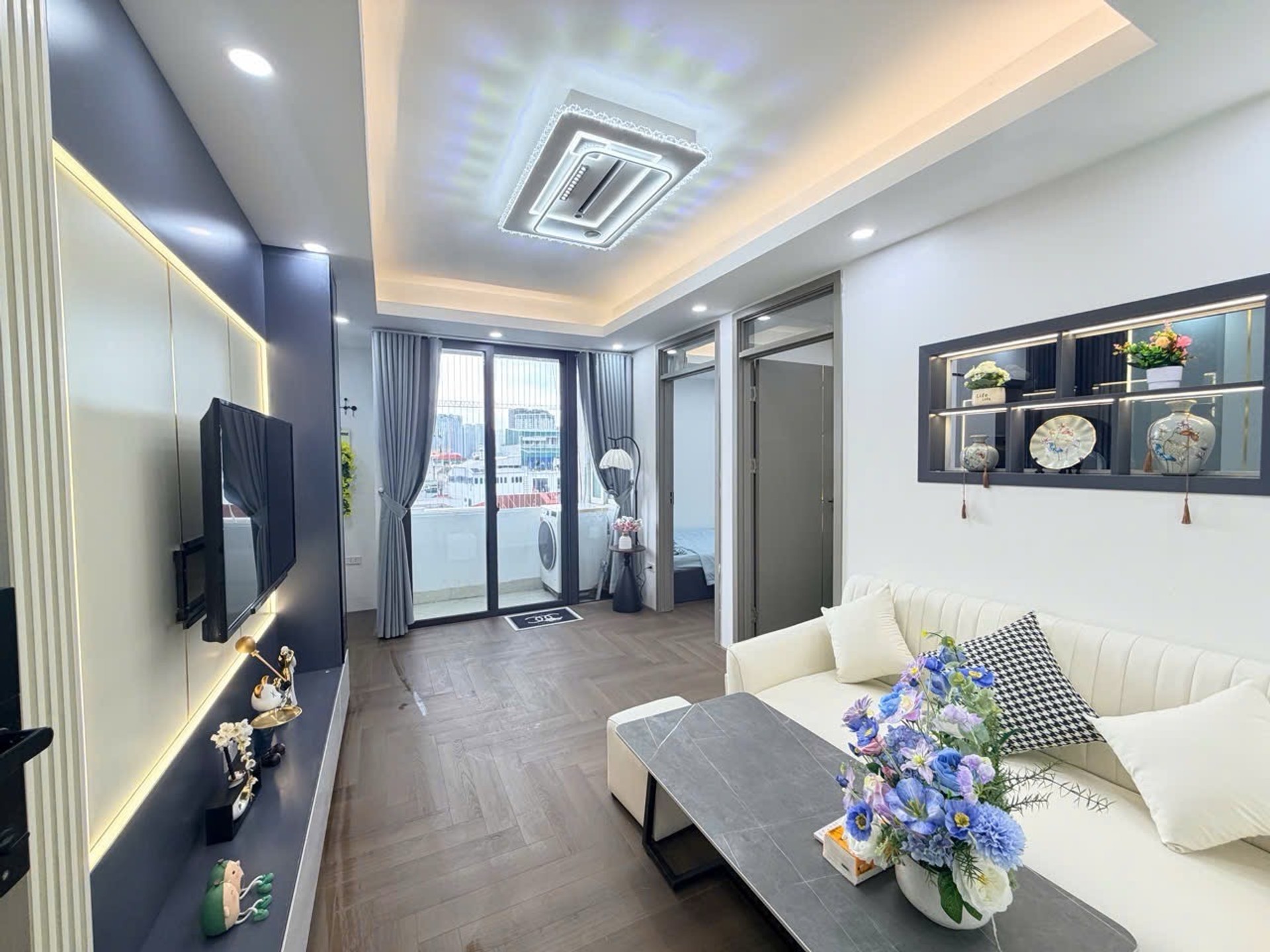 Bán nhà Khương Đình - diện tích 50m2 8 tầng - Mặt Phố Chính Xe Buyt đỗ - giá 2,3 tỷ