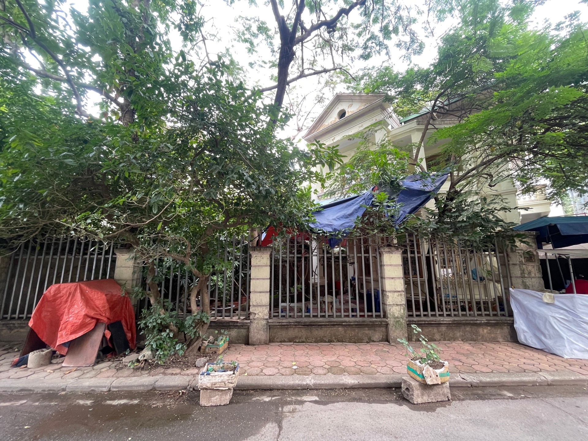 Bán nhà Ngõ 2 ô tô tránh - diện tích 206m2 3 tầng - Mặt tiền đẹp - giá 70 tỷ