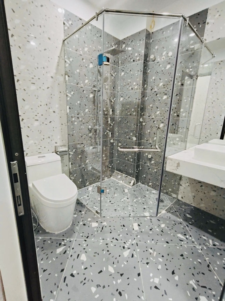 Bán nhà Hoàng Mai - diện tích 48m2 7 tầng - Mặt ngõ thông kinh doanh - giá 15,2 tỷ