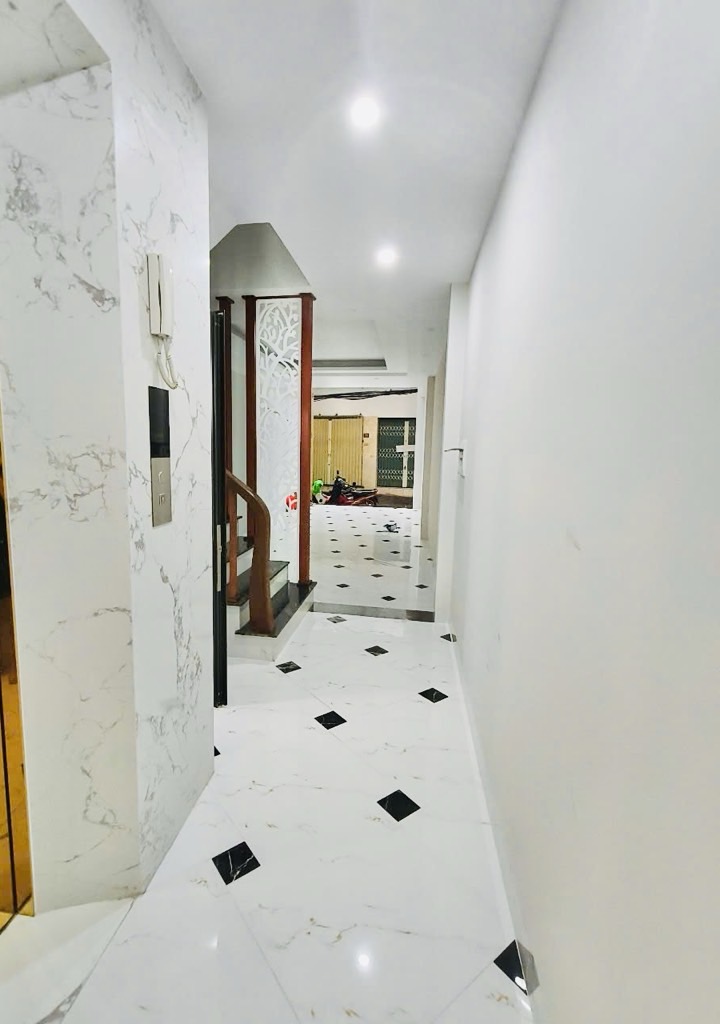 Bán nhà Hoàng Mai - diện tích 48m2 7 tầng - Mặt ngõ thông kinh doanh - giá 15,2 tỷ