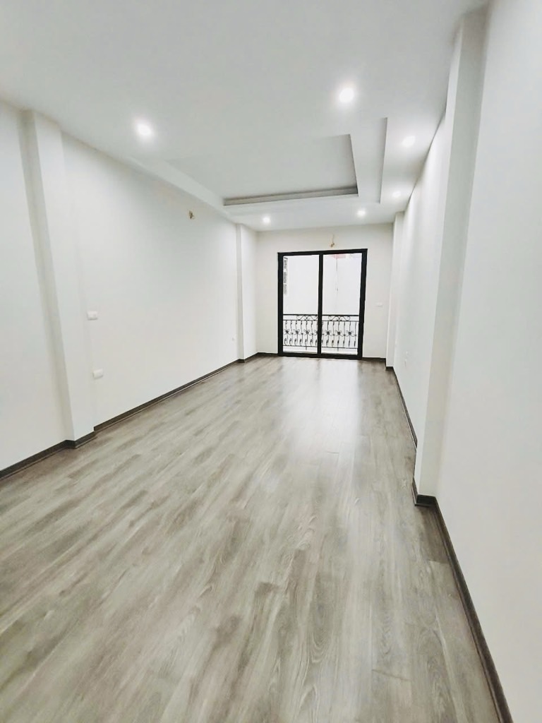 Bán nhà Hoàng Mai - diện tích 48m2 7 tầng - Mặt ngõ thông kinh doanh - giá 15,2 tỷ