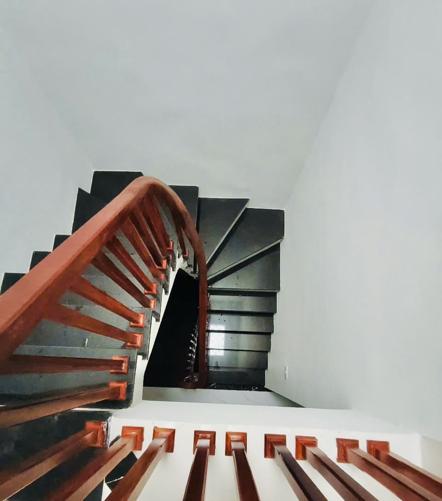 Bán nhà Hoàng Mai - diện tích 48m2 7 tầng - Mặt ngõ thông kinh doanh - giá 15,2 tỷ