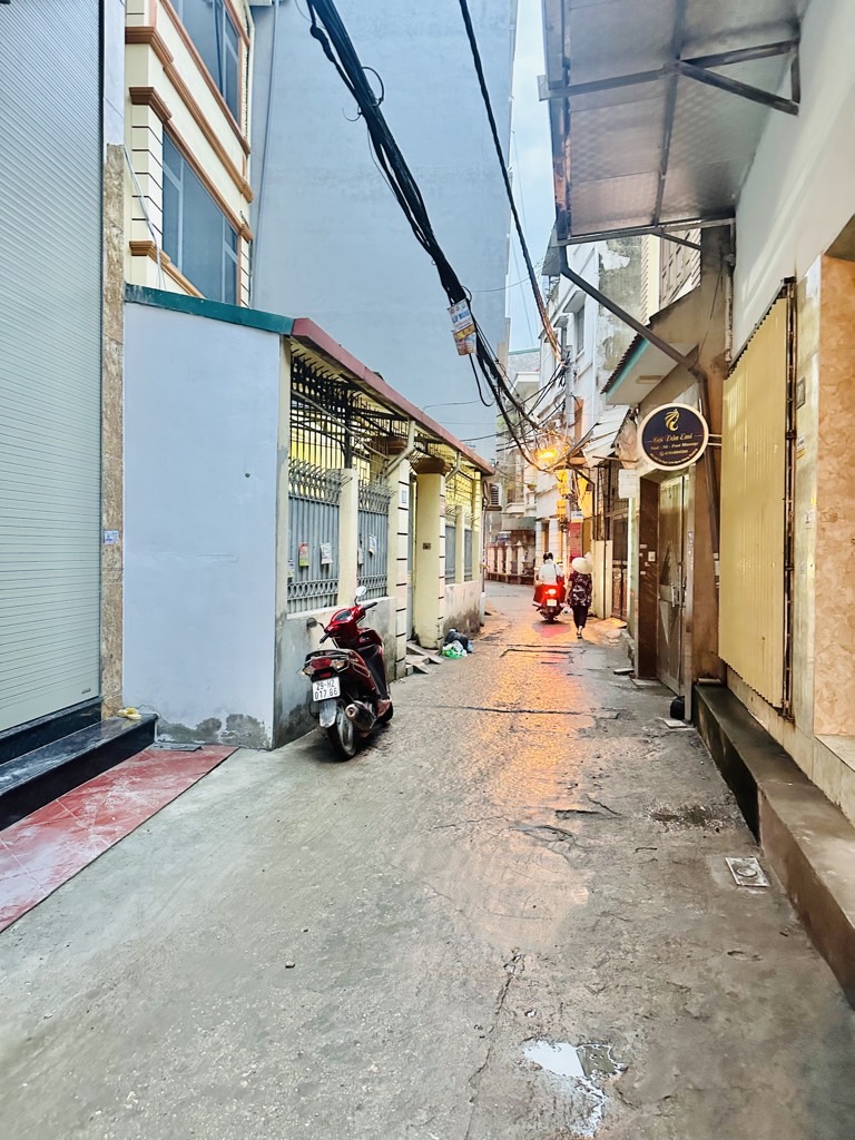 Bán nhà Hoàng Mai - diện tích 48m2 7 tầng - Mặt ngõ thông kinh doanh - giá 15,2 tỷ