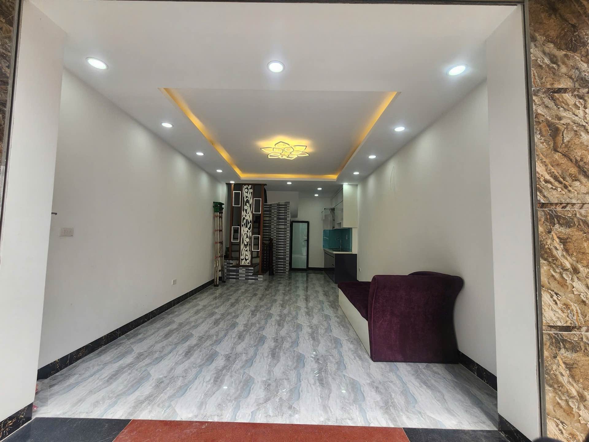 Bán nhà Hoàng Liệt - diện tích 30m2 5 tầng - Ô tô 7 chỗ qua nhà - giá 6,7 tỷ