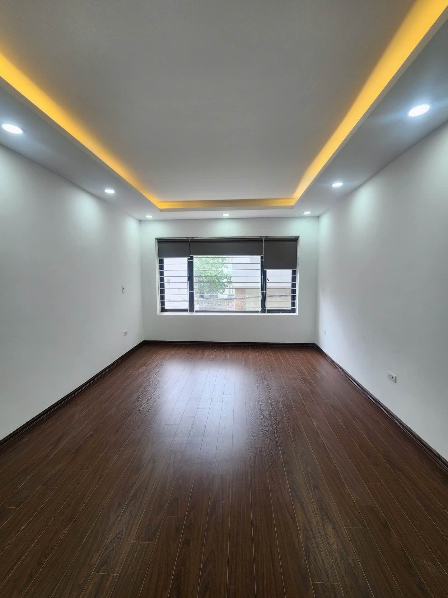 Bán nhà Hoàng Liệt - diện tích 30m2 5 tầng - Ô tô 7 chỗ qua nhà - giá 6,7 tỷ