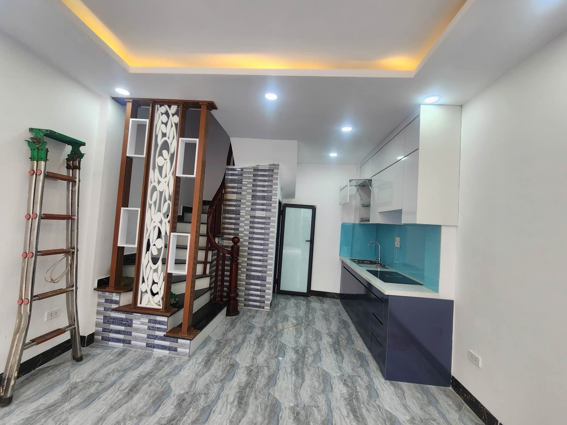 Bán nhà Hoàng Liệt - diện tích 30m2 5 tầng - Ô tô 7 chỗ qua nhà - giá 6,7 tỷ