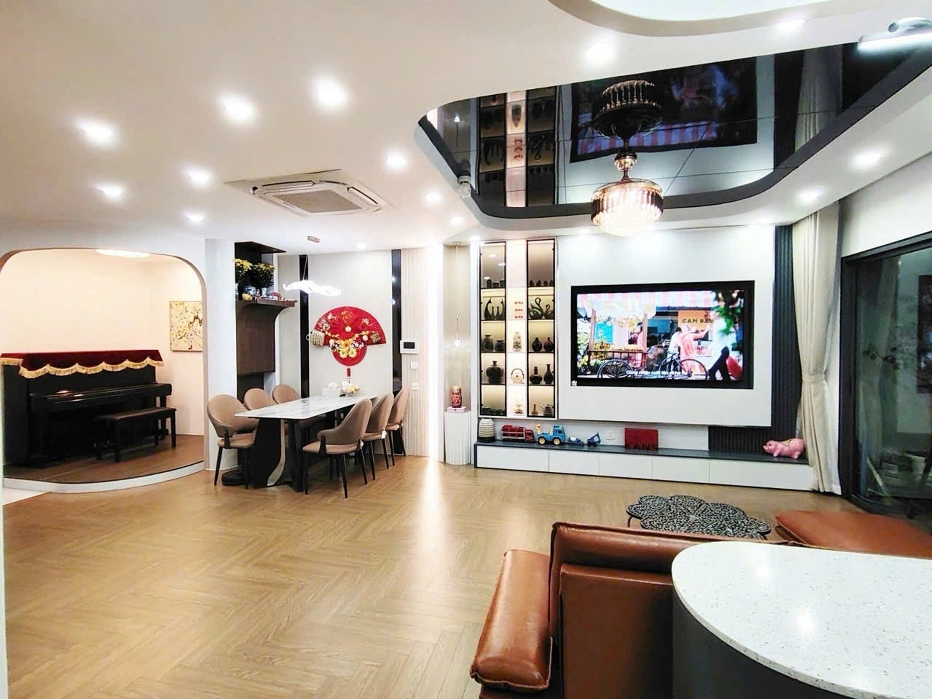 Bán nhà Hoàng Mai - diện tích 113m2 2 tầng - Căn góc 3 thoáng - giá 9,5 tỷ