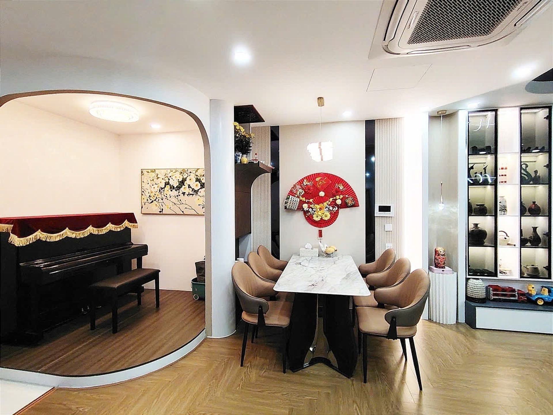 Bán nhà Hoàng Mai - diện tích 113m2 2 tầng - Căn góc 3 thoáng - giá 9,5 tỷ