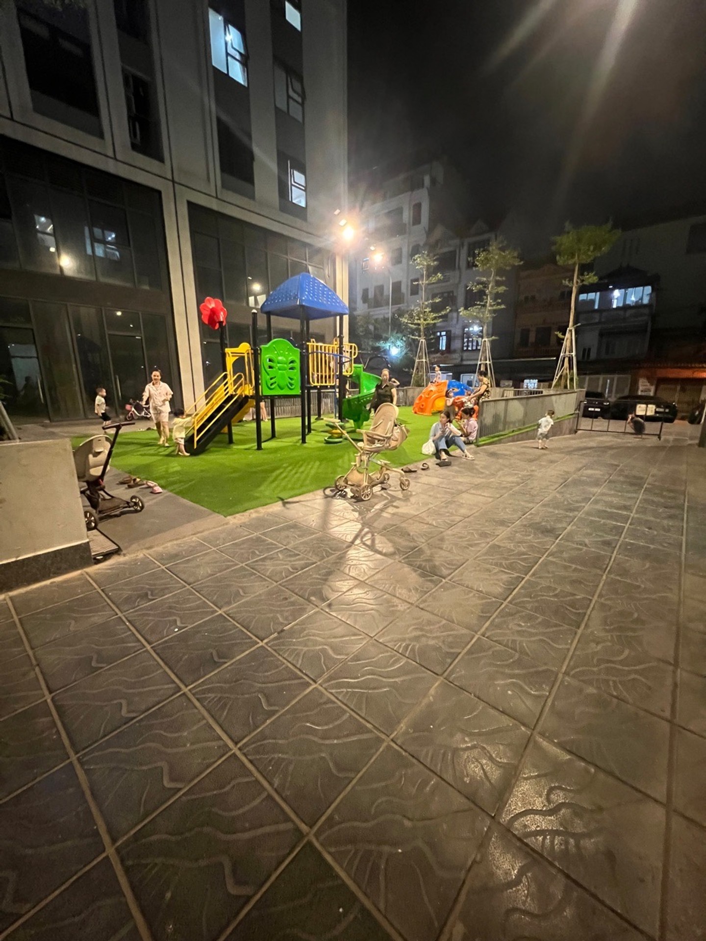 Bán nhà Hoàng Mai - diện tích 113m2 2 tầng - Căn góc 3 thoáng - giá 9,5 tỷ