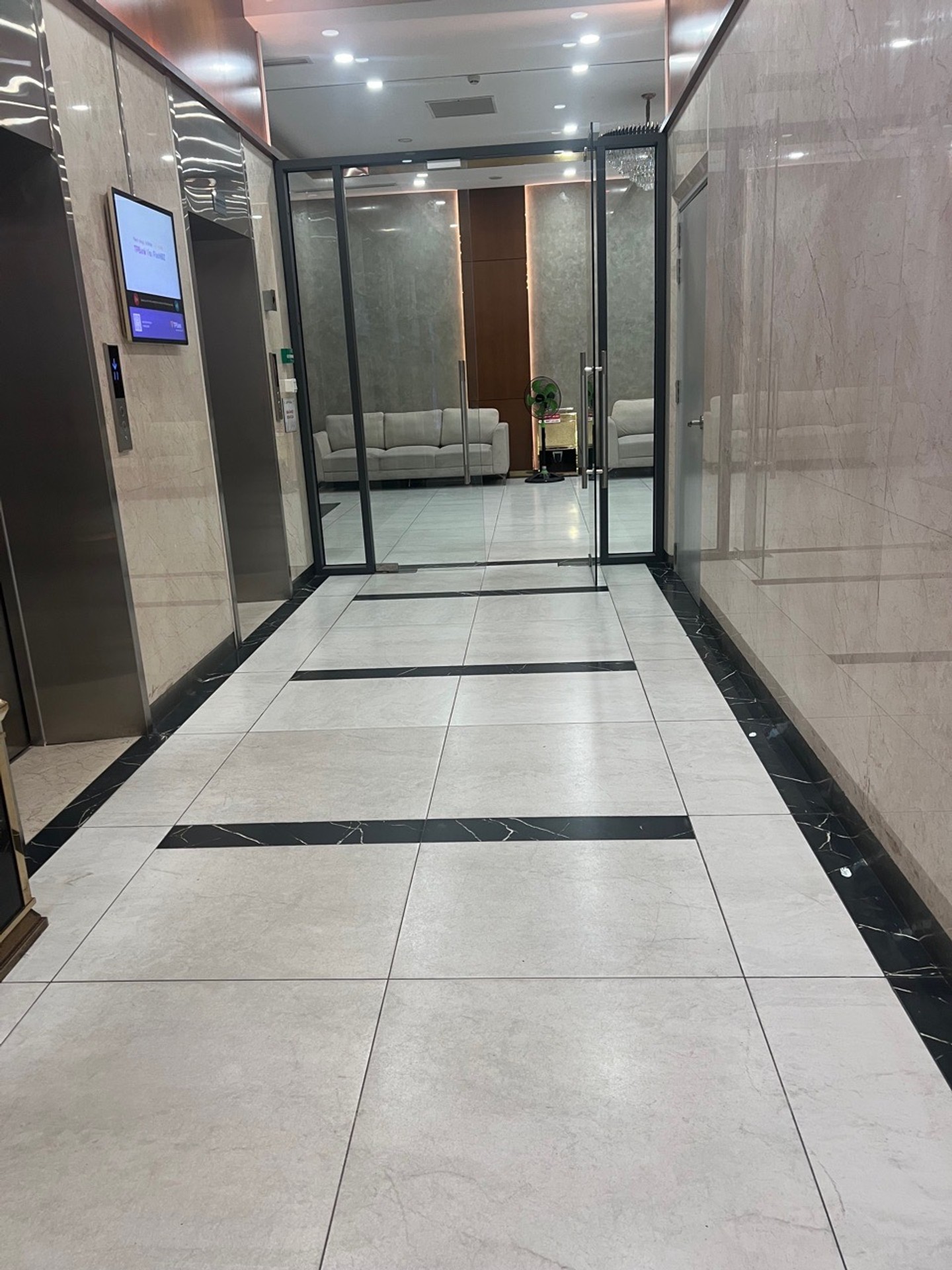 Bán nhà Hoàng Mai - diện tích 113m2 2 tầng - Căn góc 3 thoáng - giá 9,5 tỷ