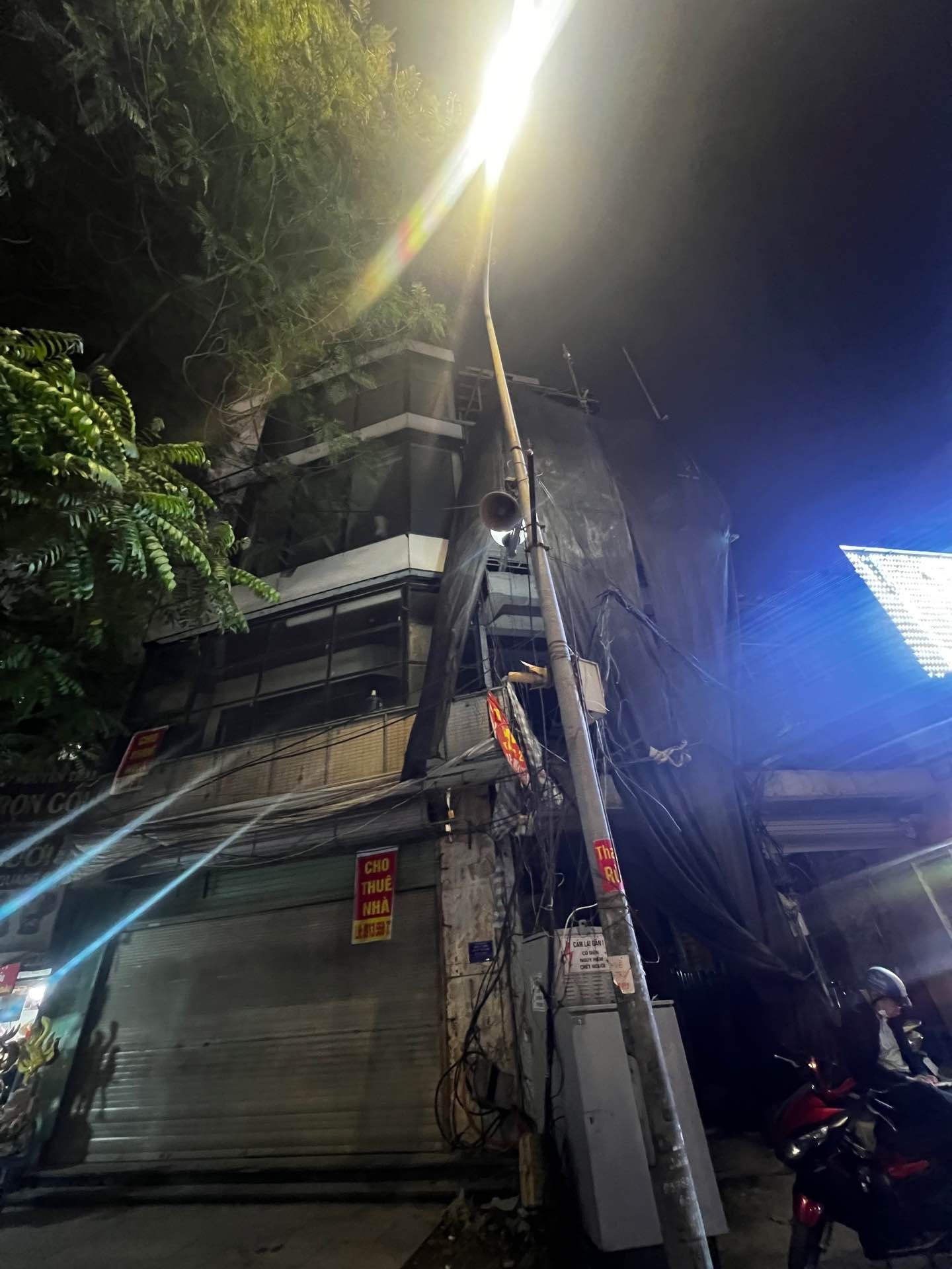 Bán nhà Nguyễn Trãi - diện tích 175m2 5 tầng - Lô góc 2 mặt thoáng - giá 53 tỷ