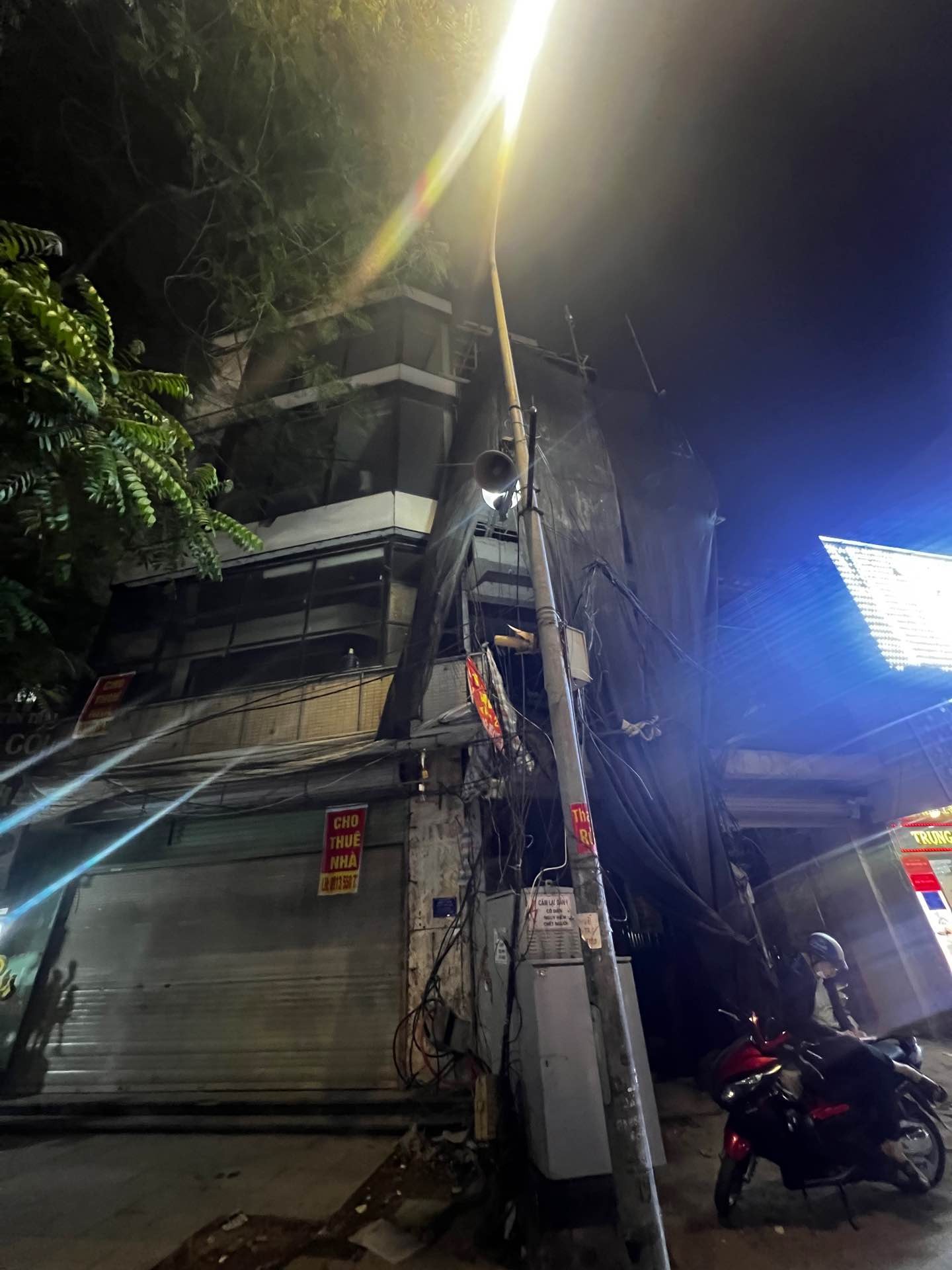 Bán nhà Nguyễn Trãi - diện tích 175m2 5 tầng - Lô góc 2 mặt thoáng - giá 53 tỷ