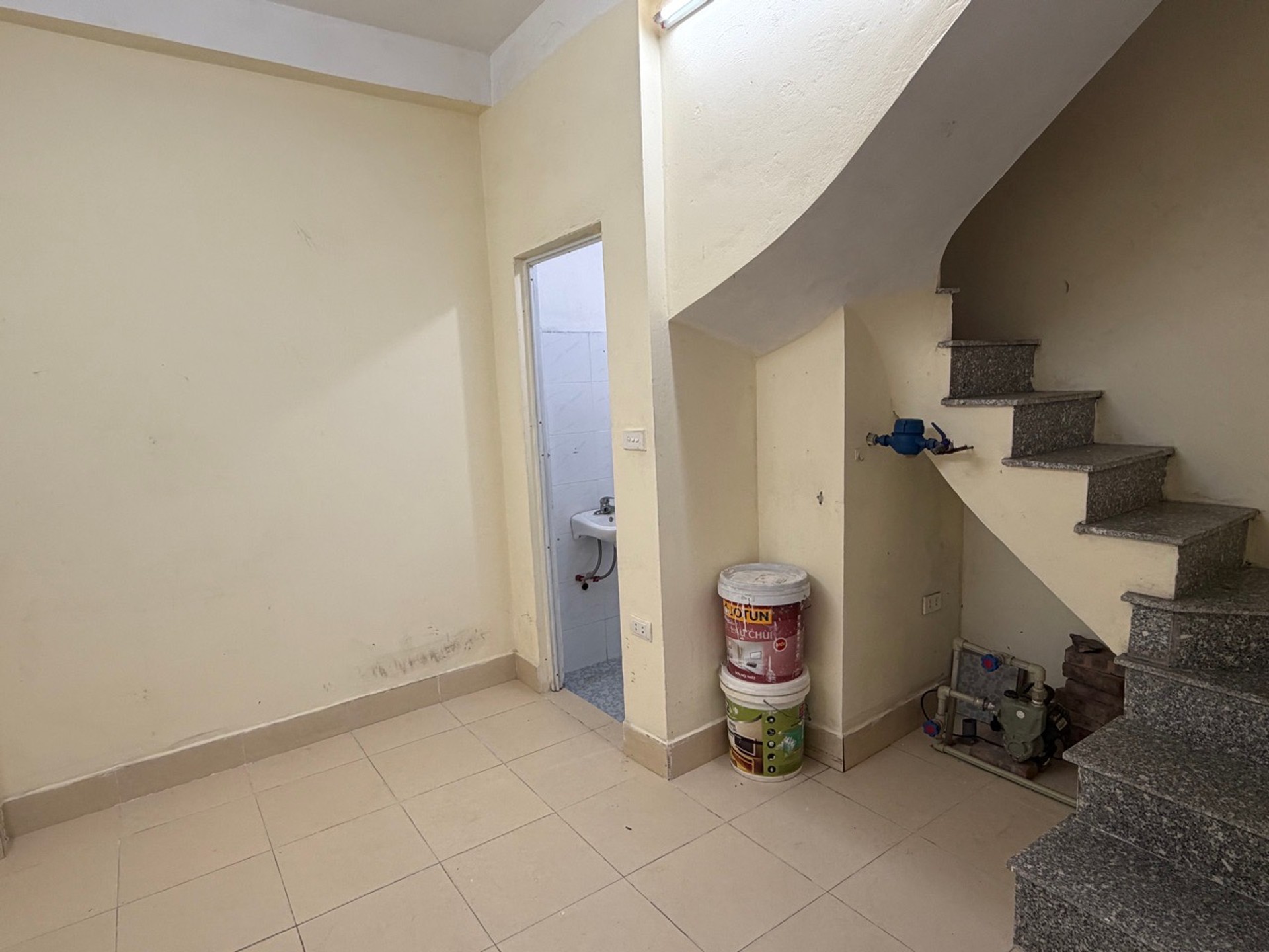 Bán nhà Đống Đa - diện tích 31m2 5 tầng - Ô TÔ ĐỖ CỔNG - giá 9,2 tỷ