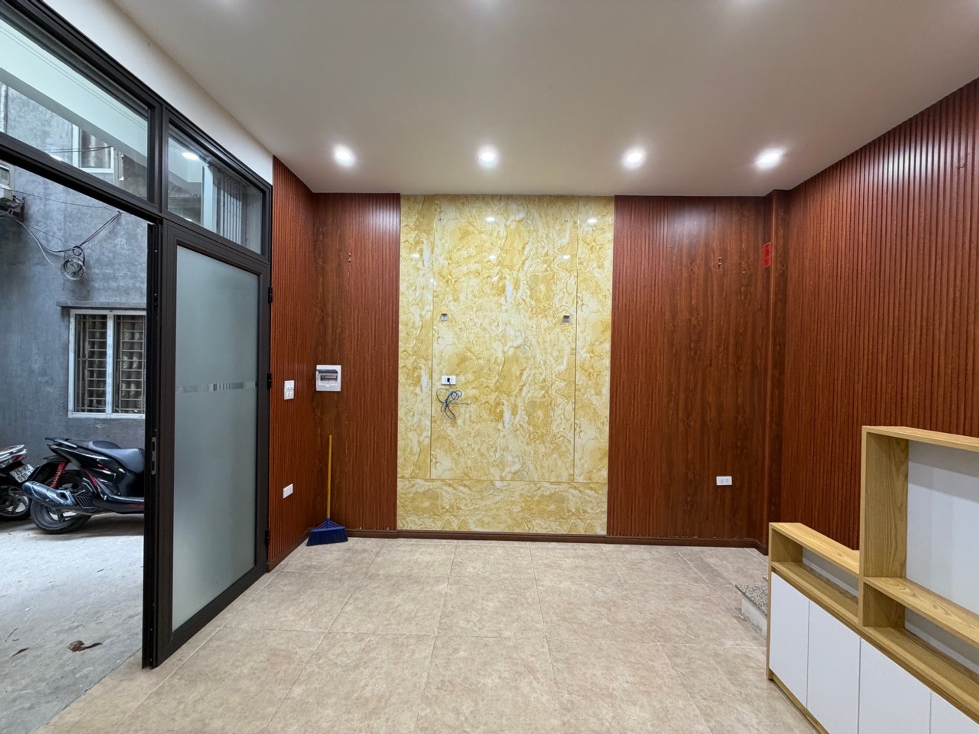 Bán nhà Đống Đa - diện tích 31m2 5 tầng - Ô TÔ ĐỖ CỔNG - giá 9,2 tỷ