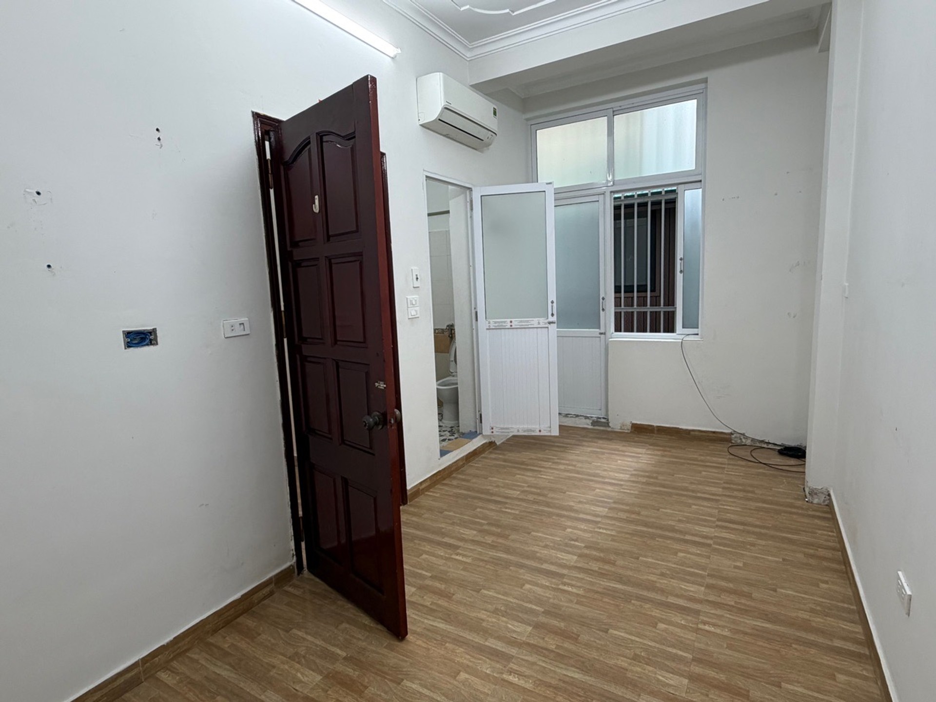 Bán nhà Đống Đa - diện tích 31m2 5 tầng - Ô TÔ ĐỖ CỔNG - giá 9,2 tỷ