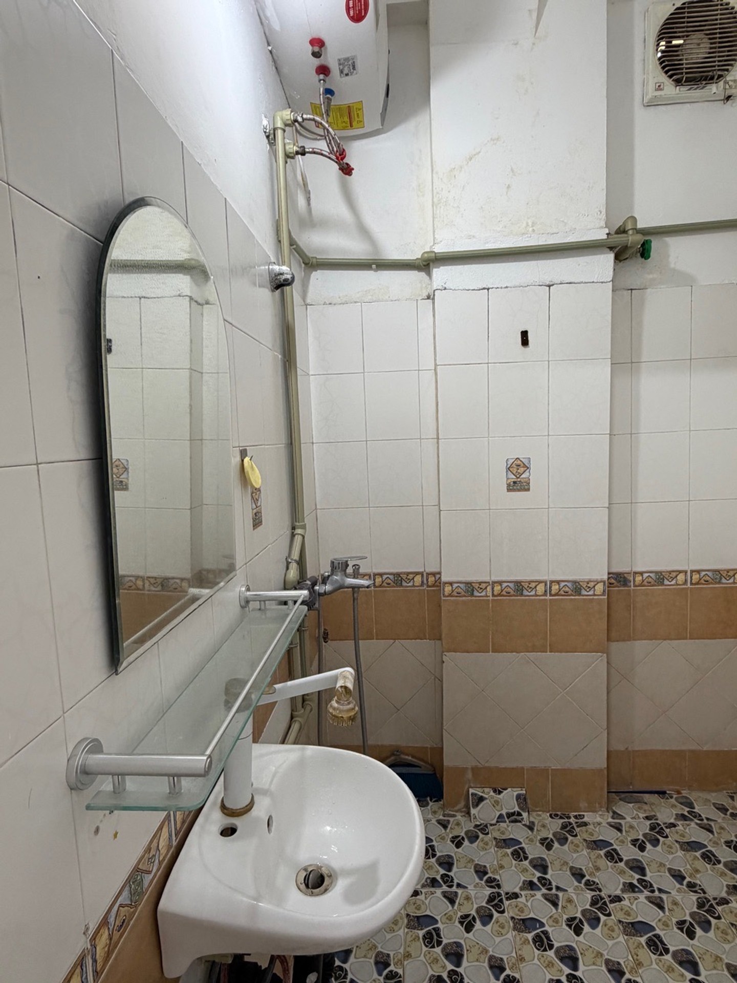 Bán nhà Đống Đa - diện tích 31m2 5 tầng - Ô TÔ ĐỖ CỔNG - giá 9,2 tỷ