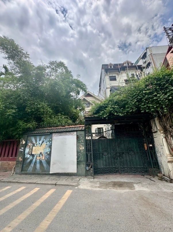 Bán nhà Âu Cơ - diện tích 231m2 4 tầng - ô tô tránh - giá 92 tỷ