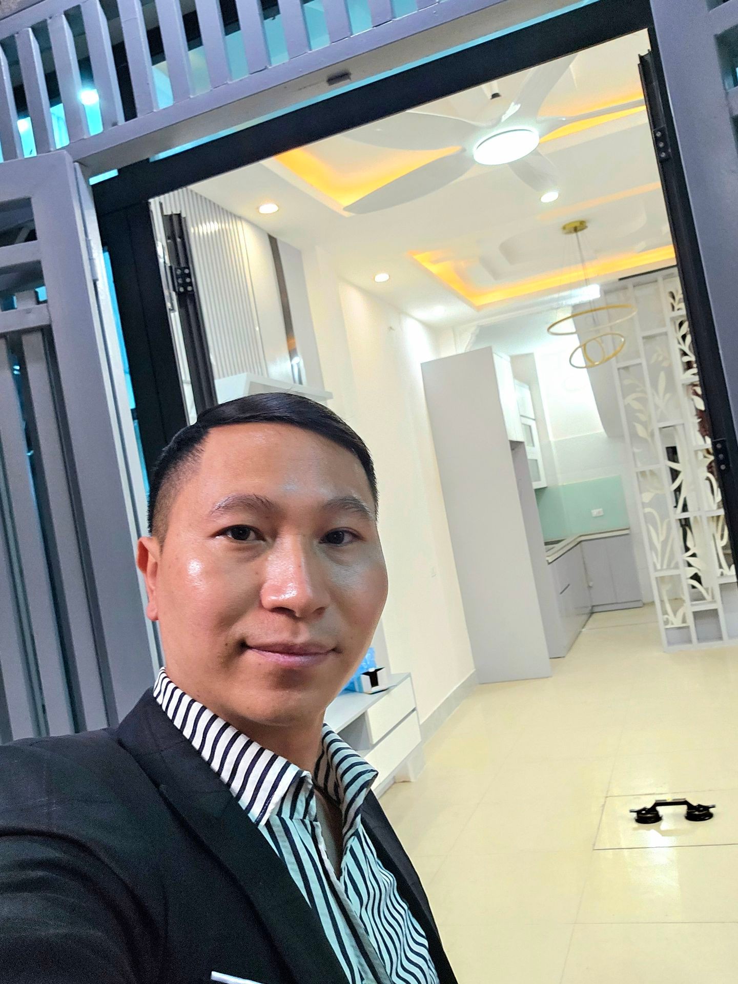 Bán nhà Vĩnh Hưng - diện tích 31m2 5 tầng - Ô tô đỗ cổng - giá 7,5 tỷ