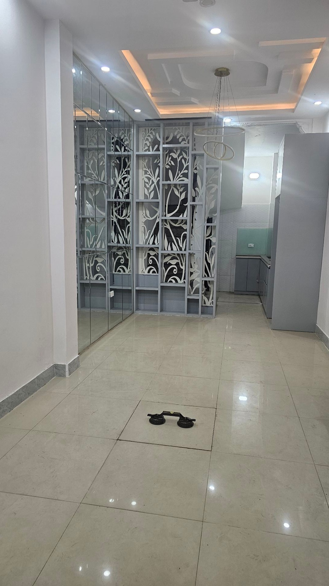 Bán nhà Vĩnh Hưng - diện tích 31m2 5 tầng - Ô tô đỗ cổng - giá 7,5 tỷ