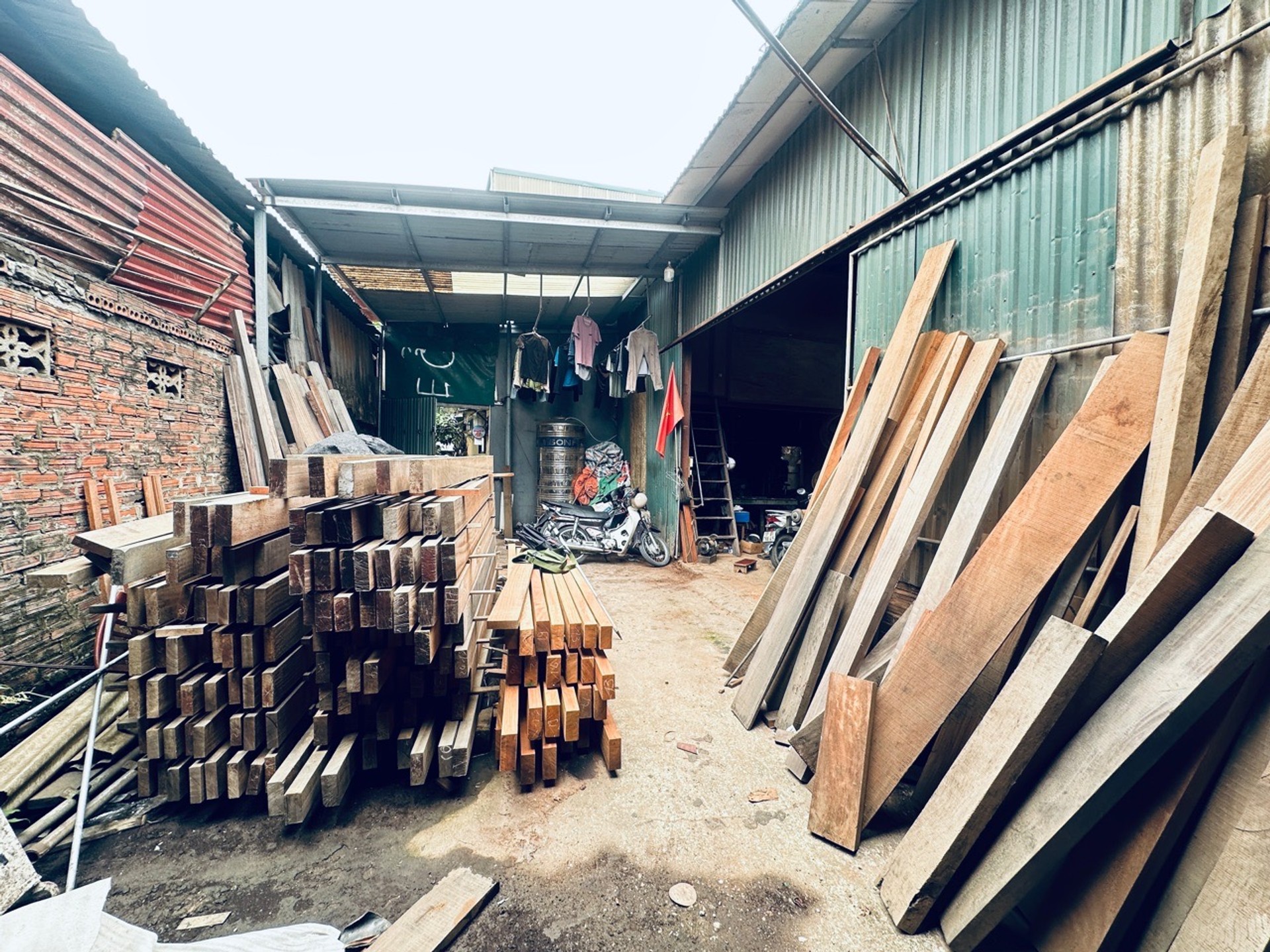 Bán nhà Giải Phóng - diện tích 100m2 1 tầng - ô tô đỗ cổng - giá 3 tỷ